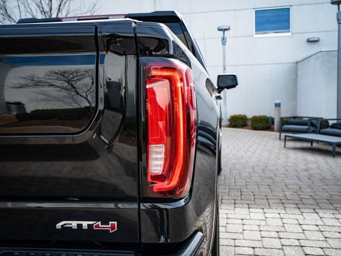 Used 2020 GMC Sierra 1500 AT4 w/ Off-Road Performance Package image 9
