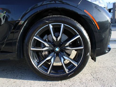 Used 2022 BMW X7 xDrive40i w/ M Sport Package AWD/4WD image 42