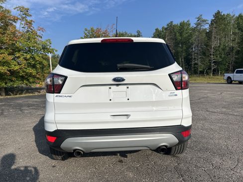 Used 2018 Ford Escape SE w/ SE Sync 3 Package AWD/4WD image 5