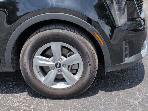 Used 2024 Kia Sorento LX FWD image 10