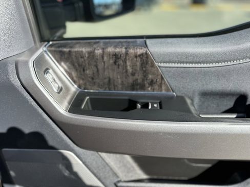 Used 2025 Ford F250 Lariat image 38