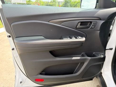 Used 2024 Honda Passport TrailSport image 12