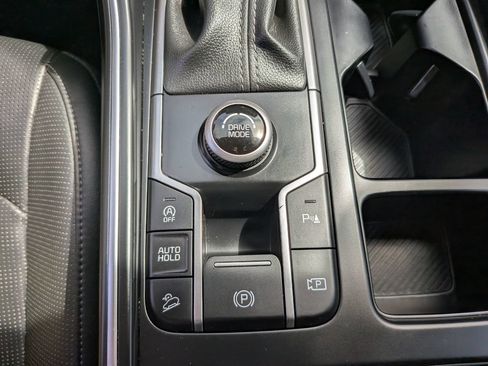 Certified 2025 Kia Sorento S FWD image 28