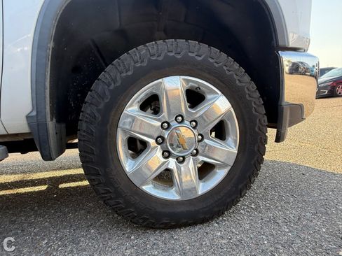 Used 2021 Chevrolet Silverado 2500 LTZ AWD/4WD image 6