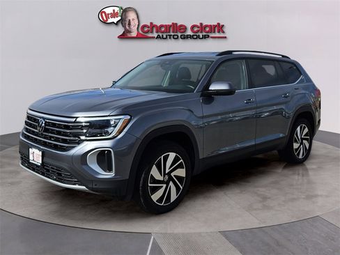 Used 2025 Volkswagen Atlas SE image 1