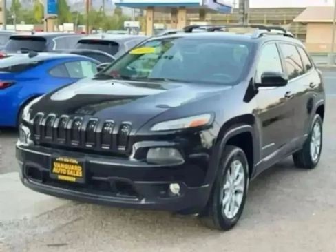 Used 2016 Jeep Cherokee Latitude FWD image 5
