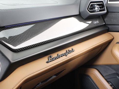 Used 2025 Lamborghini Urus SE AWD/4WD image 43