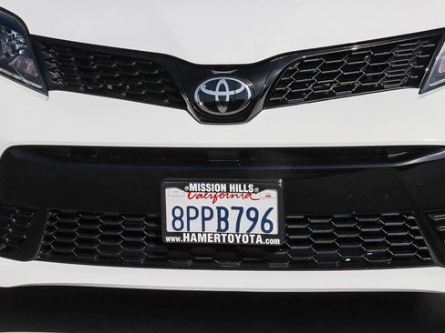 Certified 2020 Toyota Sienna SE w/ Nightshade Edition FWD image 11
