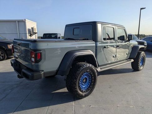Used 2025 Jeep Gladiator Sport AWD/4WD image 3