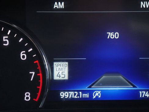 Used 2020 Ford Explorer XLT w/ Equipment Group 202A AWD/4WD image 31