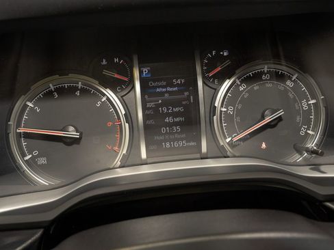 Used 2020 Toyota 4Runner Limited image 18