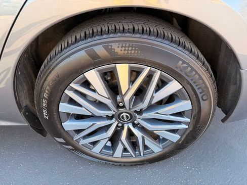 Used 2025 Nissan Altima 2.5 SV FWD image 24