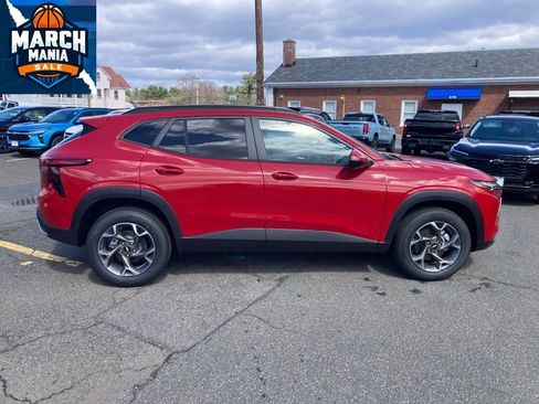 New 2026 Chevrolet Trax LT image 8