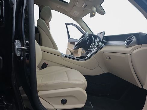 Used 2019 Mercedes-Benz GLC 300 4MATIC image 19