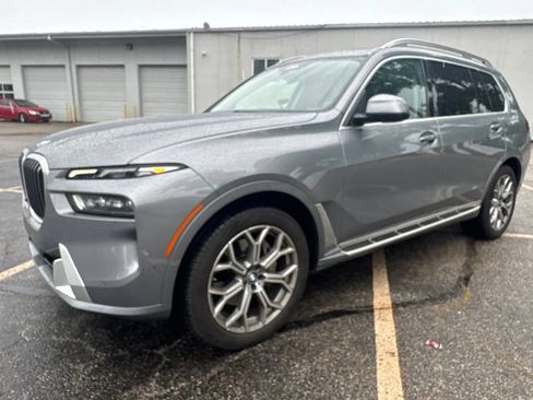 Used 2025 BMW X7 xDrive40i AWD/4WD image 3