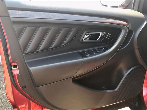 Used 2018 Ford Taurus Limited AWD/4WD image 22