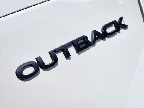 Used 2025 Subaru Outback Onyx Edition AWD/4WD image 13