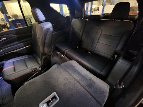 Certified 2024 Chevrolet Traverse RS w/ LPO, Floor Liner Package image 34