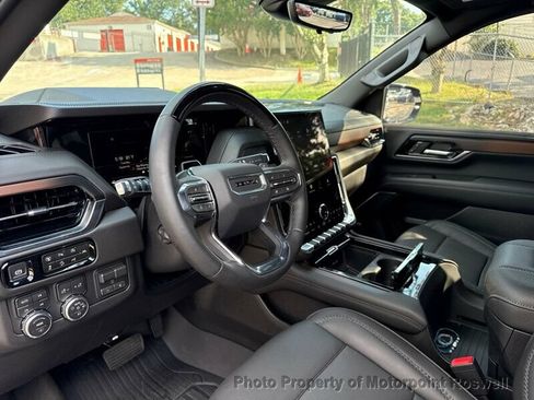 Used 2026 GMC Yukon XL Denali w/ Denali Reserve Package AWD/4WD image 12