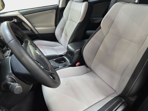 Used 2018 Toyota RAV4 XLE FWD image 12