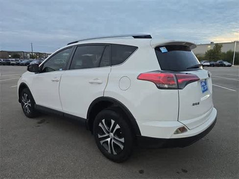 Used 2017 Toyota RAV4 LE image 4