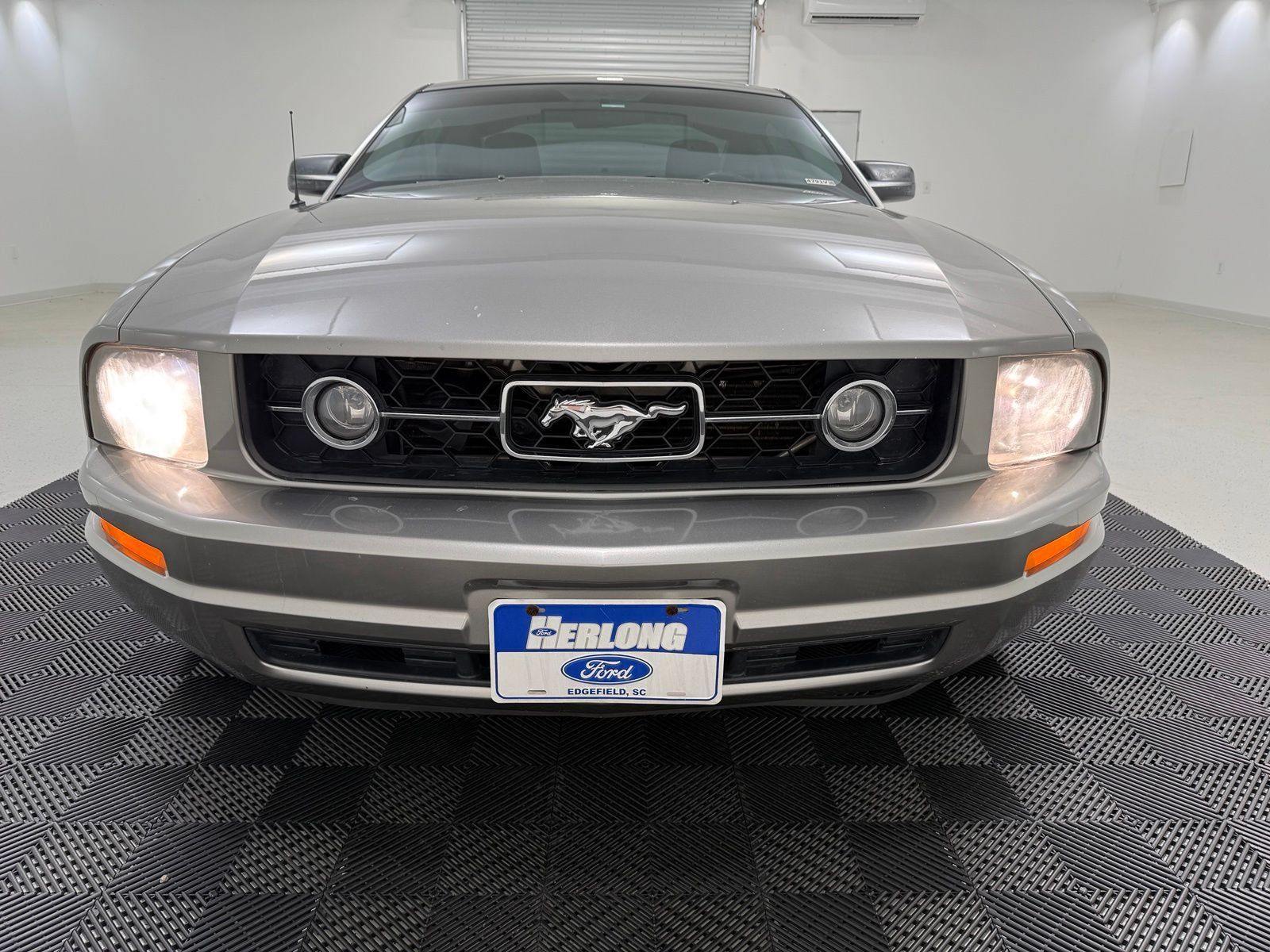 Used 2008 Ford Mustang Premium RWD image 2