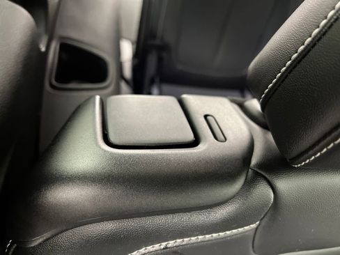 Used 2024 Jeep Grand Cherokee L Limited w/ Luxury Tech Group II image 21