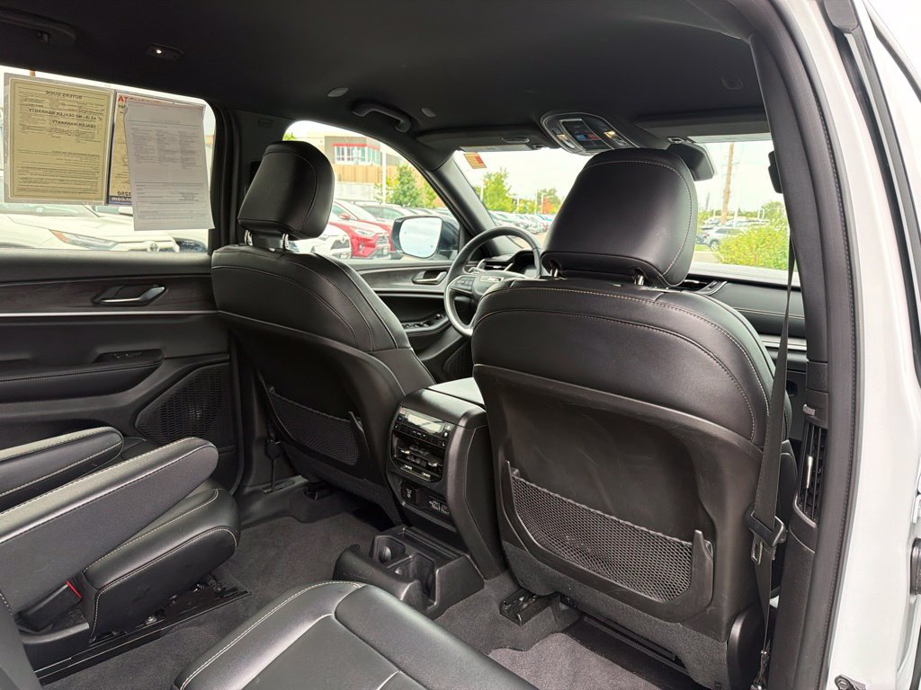 Used 2025 Jeep Grand Cherokee L Limited w/ Black Appearance Package AWD/4WD image 14