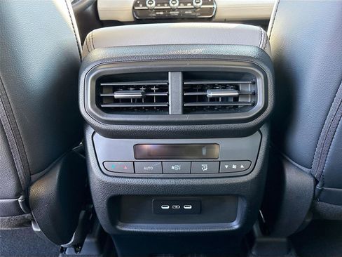 Certified 2024 Honda Pilot Touring image 31