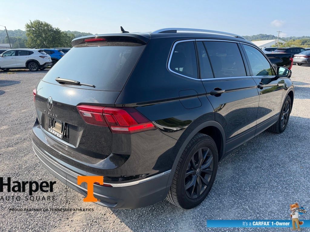 Used 2024 Volkswagen Tiguan SE w/ Panoramic Sunroof Package FWD image 4