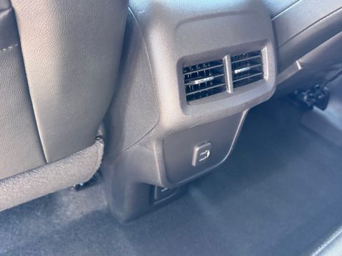 Used 2024 GMC Terrain SLT FWD image 17