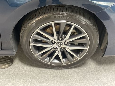 Used 2021 Toyota Camry XLE w/ Navigation Upgrade Package image 13