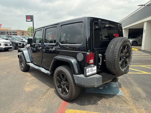 Used 2014 Jeep Wrangler Unlimited Sahara AWD/4WD image 10