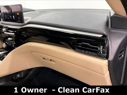 Used 2025 Acura MDX SH-AWD image 18