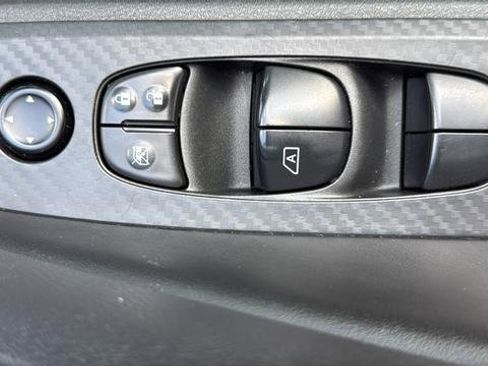 Used 2024 Nissan Altima 2.5 SV FWD image 12