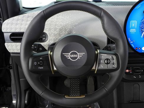 Certified 2025 MINI Cooper 4-Door Hardtop image 28