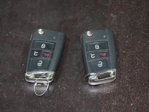 Used 2015 Volkswagen Golf TDI SEL image 3