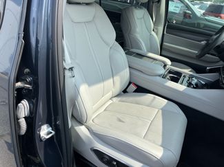 Used 2023 Jeep Wagoneer L Series III w/ Premium Group I AWD/4WD video 3