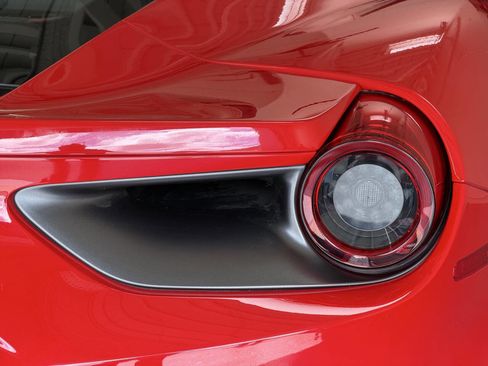 Used 2018 Ferrari 488 GTB RWD image 20