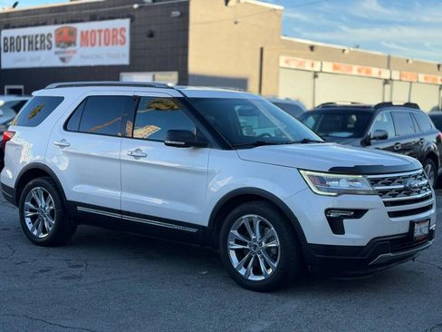 Used 2018 Ford Explorer XLT w/ Equipment Group 202A image 14