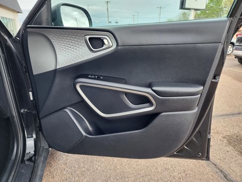 Used 2021 Kia Soul LX FWD image 8