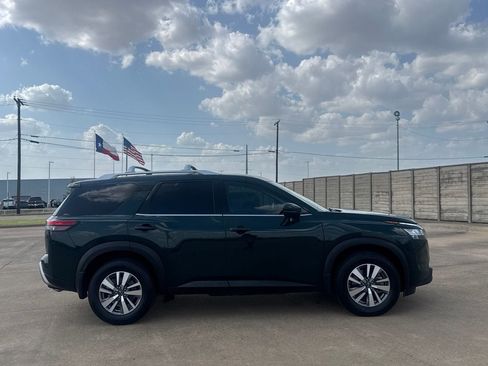 Certified 2023 Nissan Pathfinder SL w/ Black Appearance Package FWD image 25