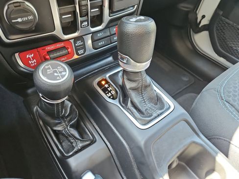 Used 2024 Jeep Wrangler Unlimited Rubicon 4xe AWD/4WD image 27