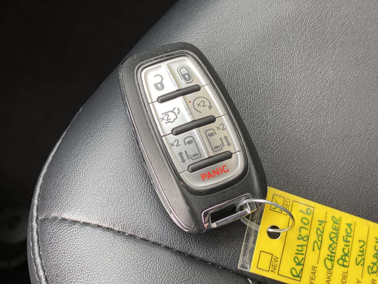 Used 2024 Chrysler Pacifica Touring-L FWD image 28