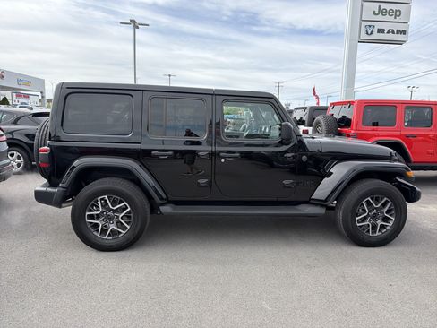 Used 2026 Jeep Wrangler Unlimited Sahara AWD/4WD image 5