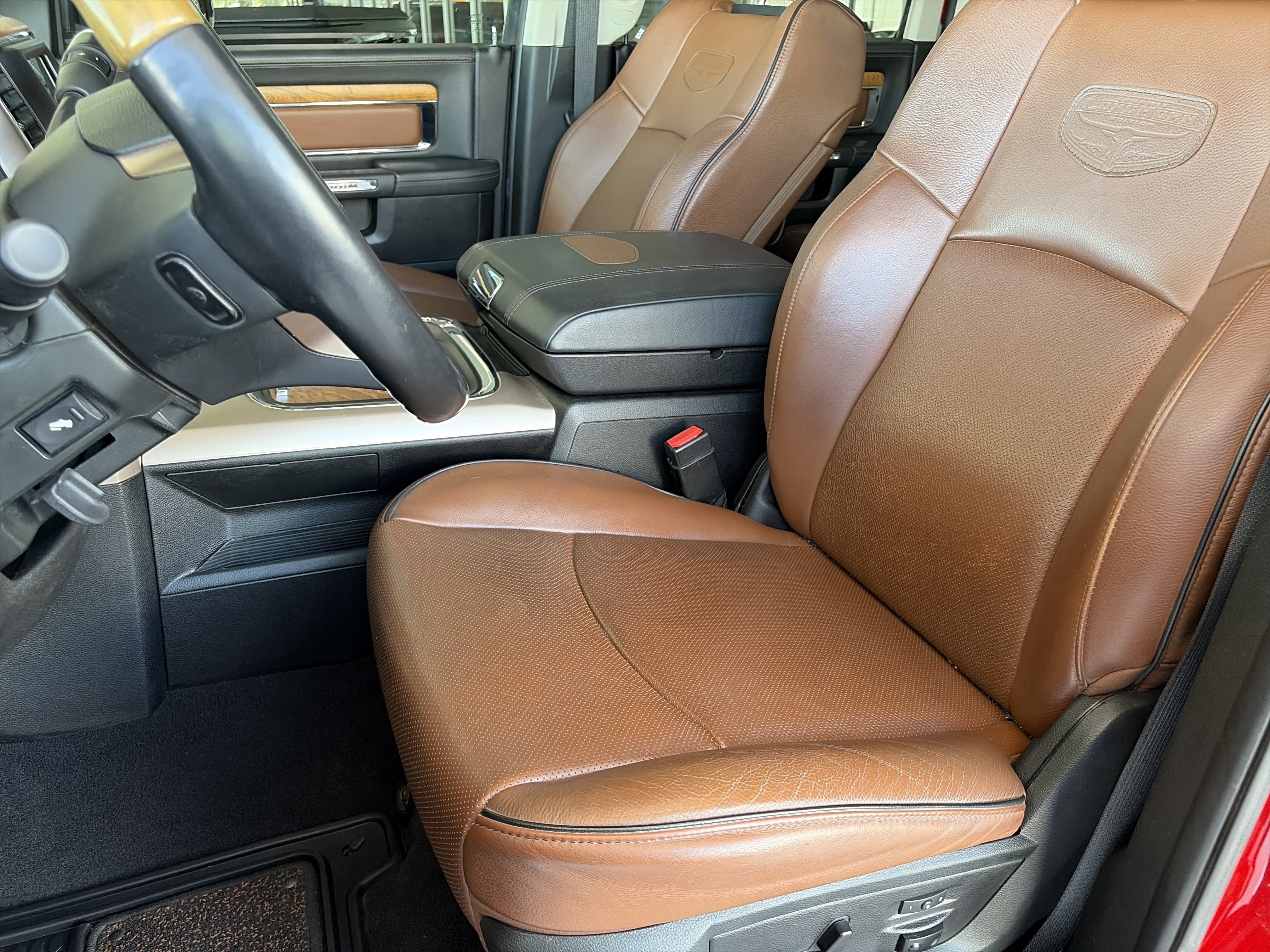 Used 2018 RAM 3500 Laramie Longhorn w/ Cold Weather Group AWD/4WD image 16