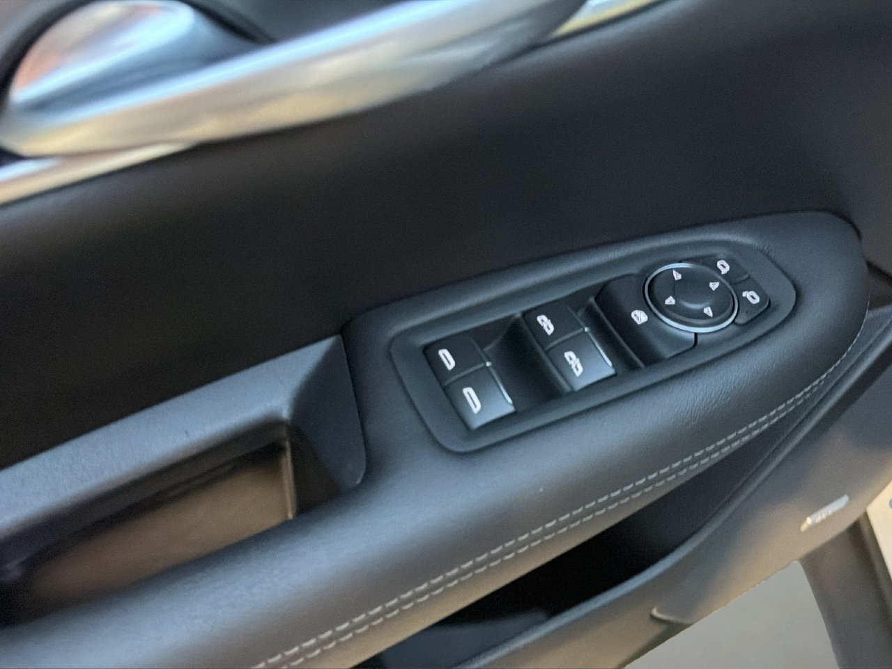 Certified 2025 Cadillac XT5 Luxury FWD image 10