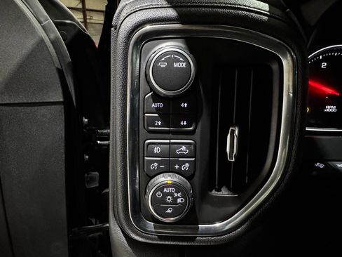 Used 2020 Chevrolet Silverado 2500 High Country w/ Technology Package image 31