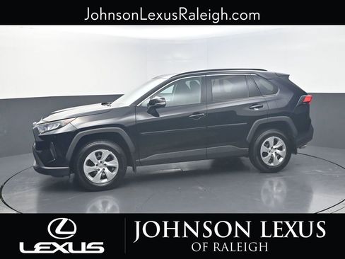 Used 2021 Toyota RAV4 LE image 2