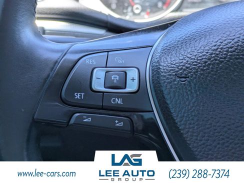 Used 2017 Volkswagen Passat 1.8T SEL Premium image 19